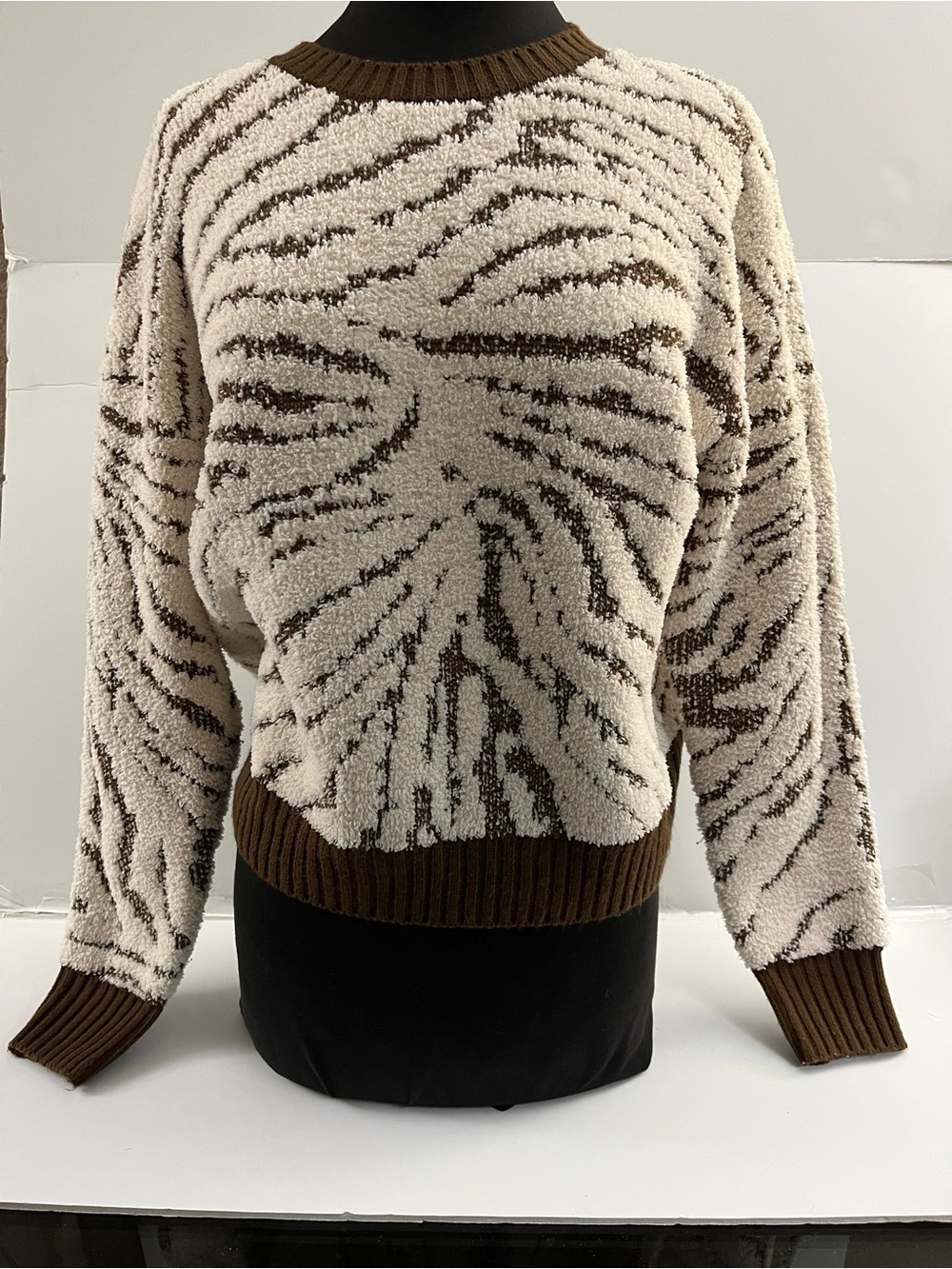 Source Unknown Cream and Brown Patterned Crewneck Sweater
